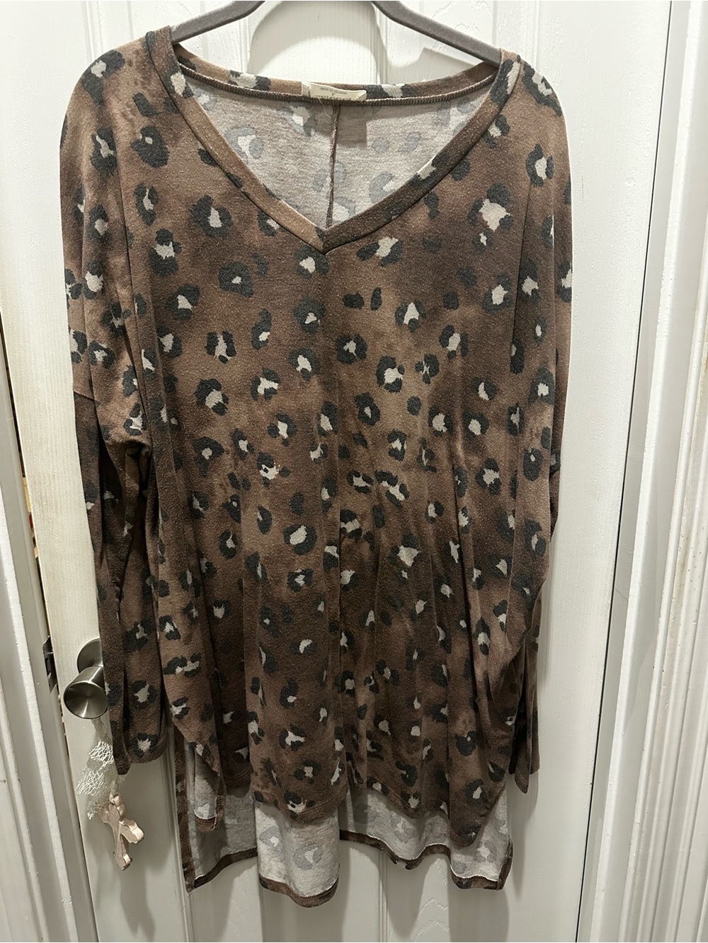 Zenana Womens Brown Leopard Print V-Neck Long Sleeve Top
